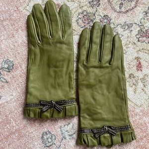 Vintage olive green gloves